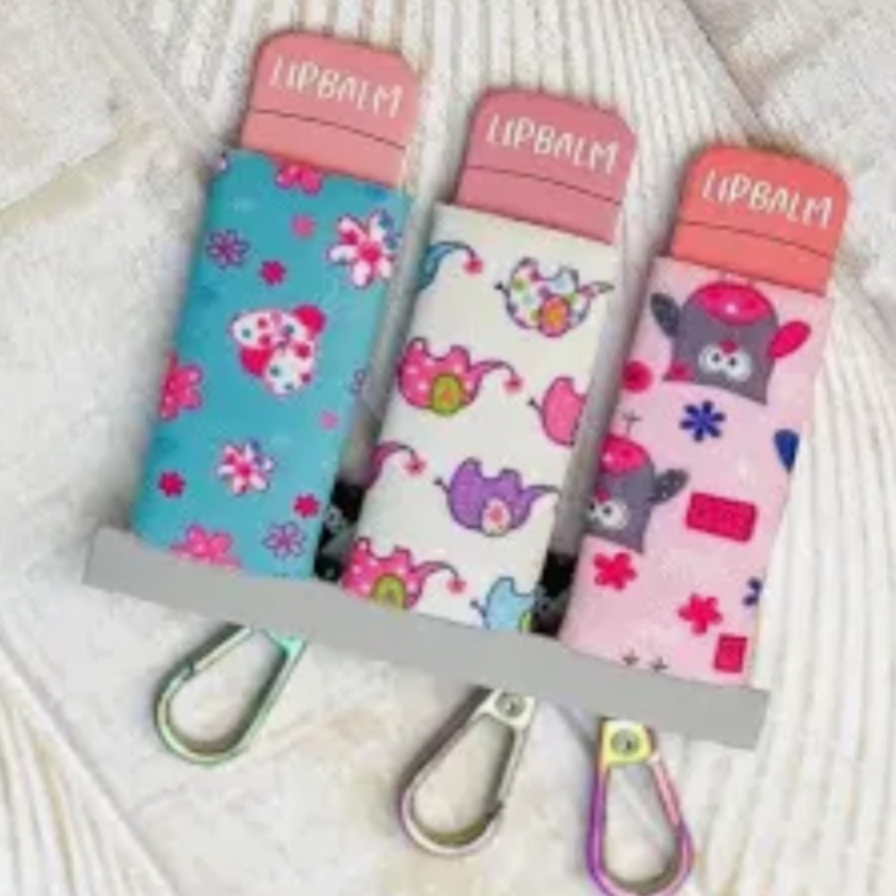 SIMPLY SOUTHERN set of 3 lip balm huggies WITH claw to attach it.